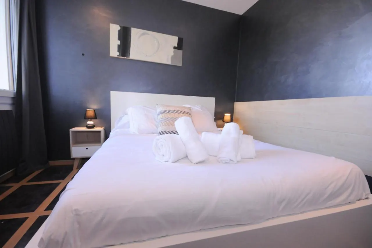 Le Grand Large - Apartment Parking & Balcony By The Lake Modern Bright Annecy 0*,  France